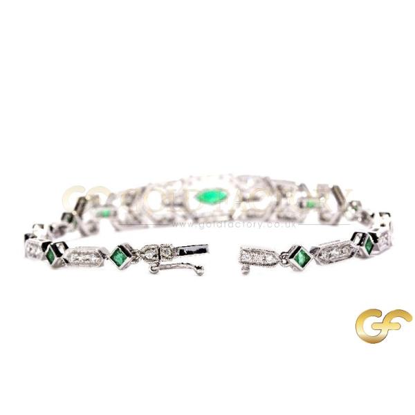 18ct Diamond Bracelet With An Emerald Centerpiece