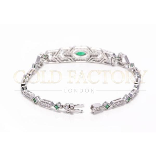 18ct Diamond Bracelet With An Emerald Centerpiece