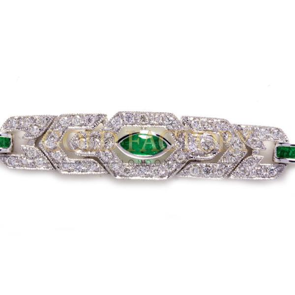 18ct Diamond Bracelet With An Emerald Centerpiece