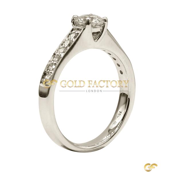 18ct Round Brilliant-Cut Diamond Ring 