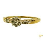 14ct Flower-Shaped Cluster Ring
